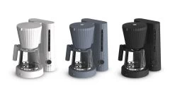 Alessi Plissé Koffiezetapparaat 1,5 Liter Kunststof Zwart 9 Alessi Plissé Koffiezetapparaat 1,5 Liter Kunststof Zwart -Koffie Drank Winkel 63b3febef0f26b1eac095263 slider 01 1920 p 1600