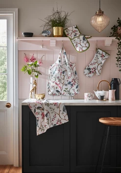 Ulster Weavers Oriental Birds Theemuts Katoen Crème 5 Ulster Weavers Oriental Birds Theemuts Katoen Crème -Koffie Drank Winkel oriental birds main klein 3